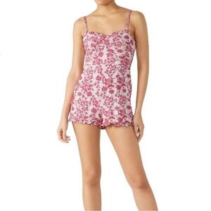 Likely Highland Short Romper Pink White Textured Floral Adjustable Straps Size 4
